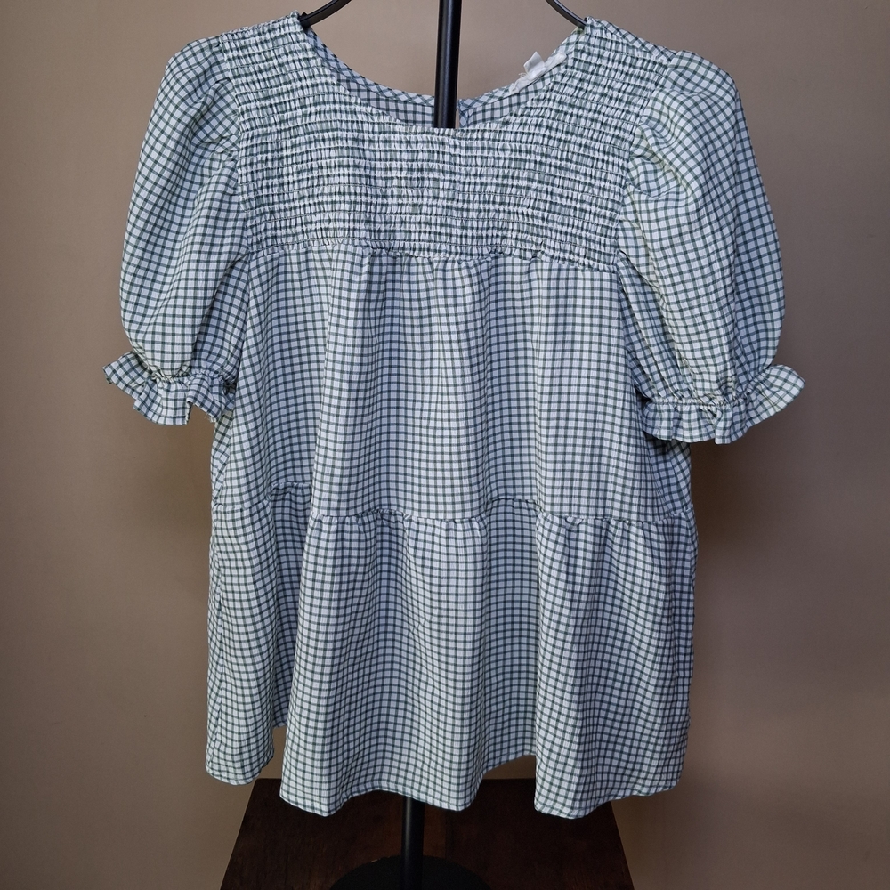 Blu Pepper Women’s Green & White Gingham Tiered Top W/Smocked Neckline; Size M